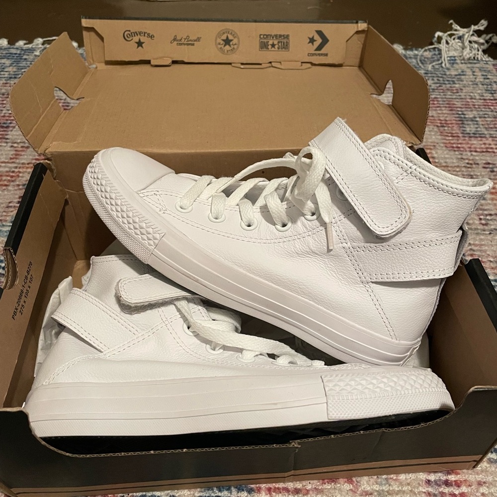 White strap converse